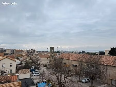 dernier étage – studio 20 m² avec balcon – vue dégagée plein sud – sète
