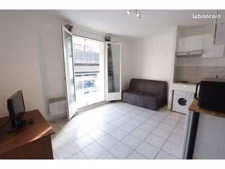 studio avec parking et balcon au pied de la gare