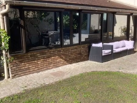 location studio meublé