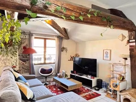 t2 de charme 67 m² - riom centre - dernier étage & poutres apparentes