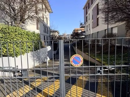 place de parking résidence privée