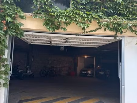 loue parking 75018