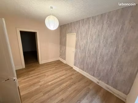 t2 à deux pas de la vieille ville - rez-de-chaussée - disponible immédiatement