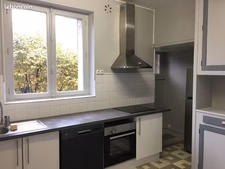 grand f2 proximité jaude dans la verdure