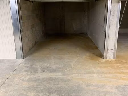 garage/ box fermé