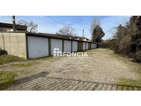 stationnement 12m² à louer 70 - meyzieu 69330