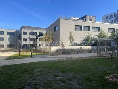 location bureaux 411 m² à 1 913 m²