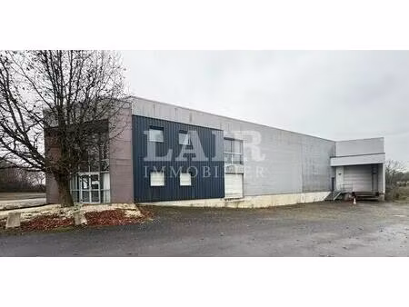 location entrepôt laval 53000 2304m²