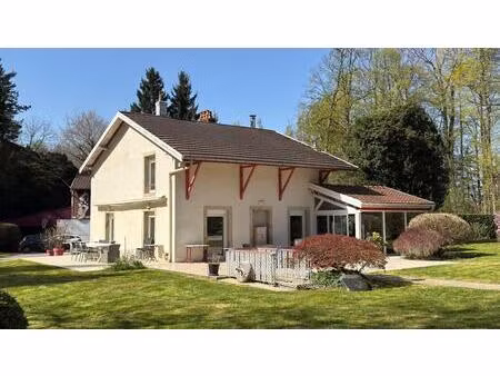 magnifique propriété arborée au coeur d'epinal