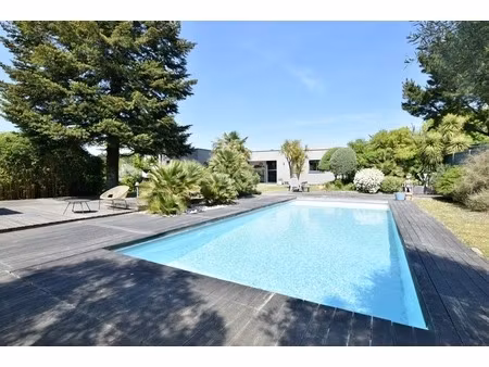 ensemble immobilier dans quartier résidentiel !