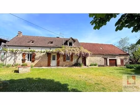 maison en pierre avec four à pain