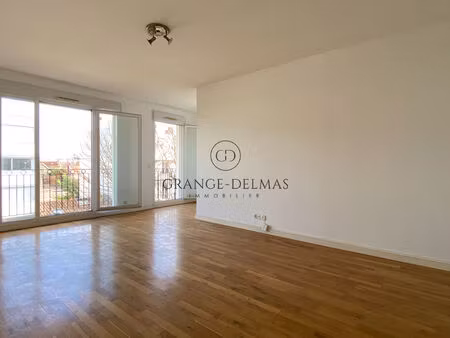 appartement dernier étage avec ascenseur et parking - croix blanche