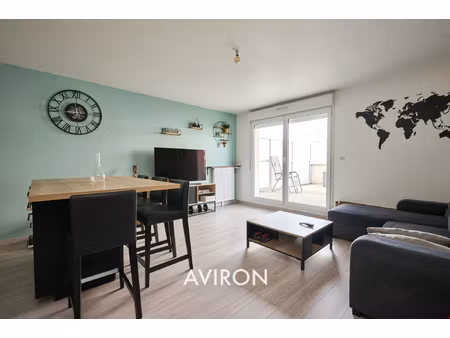 appartement t2 récent avec terrasse et parking