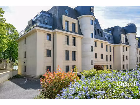 senlis-appartement -rez de jardin- 3 chambres-2 salles d'eau- stationnements- centre ville