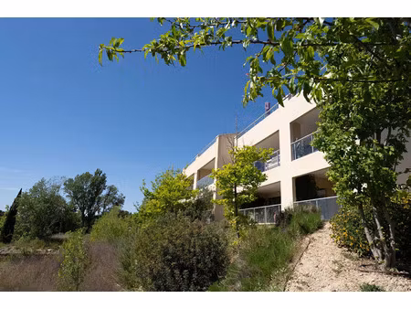 set club aix en provence. studio dans une residence récente avec terrasse   cave et garage