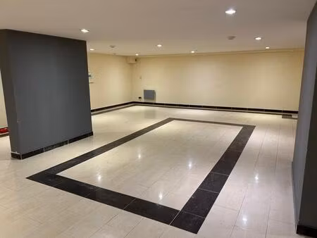 location commerce 111 m²