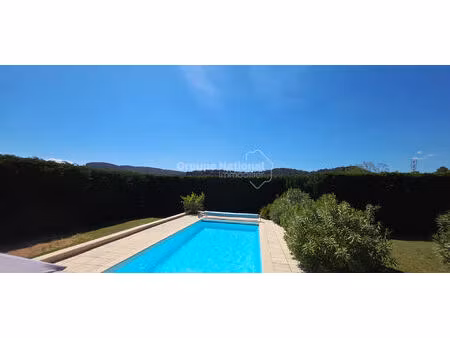 villa de 174m² avec vue et piscine