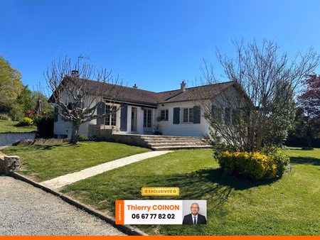 très belle maison individuelle sur sous-sol  5 chambres  3705 m² en partie boisé + forage 