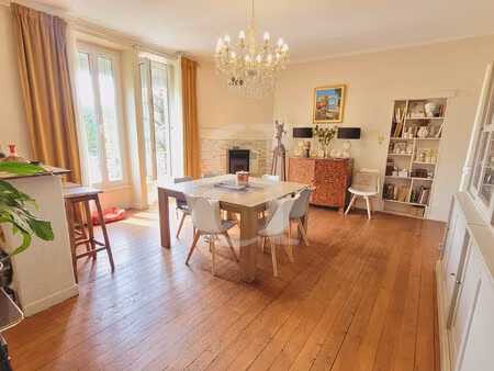 appartement t3 de charme avec vue dégagée et jardin à châtea
