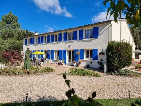 grande maison avec 6 chambres et 2 gîtes plus étangs