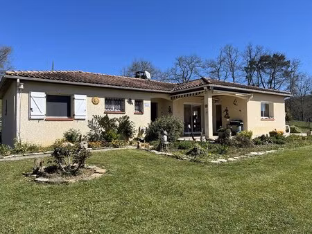 maison de campagne moderne dans un cadre fabuleux avec environ 8 hectares  vues panoramiqu
