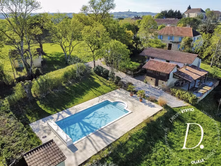 domaine avec piscine et gîtes indépendants