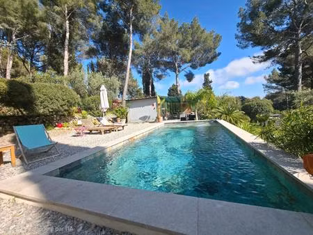 maison sanary sur mer au calme 5 pièce(s) 103 m2  piscine  jardin garage