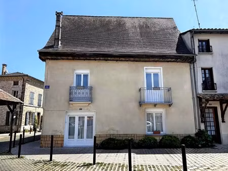 charmante maison de village avec potentiel  à deux pas des commerces – allemans-du-dropt