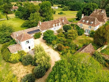 charmante demeure avec maison d’amis  pigeonnier et piscines