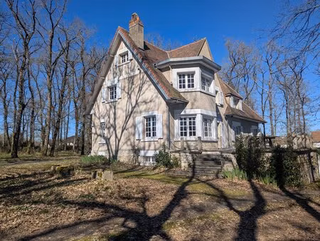 impressionnante résidence familiale avec maison de gardien sur un terrain de 2 2 hectares
