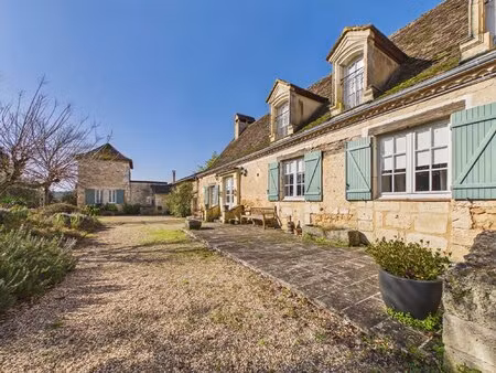 charmante demeure avec maison d’amis  pigeonnier et piscines