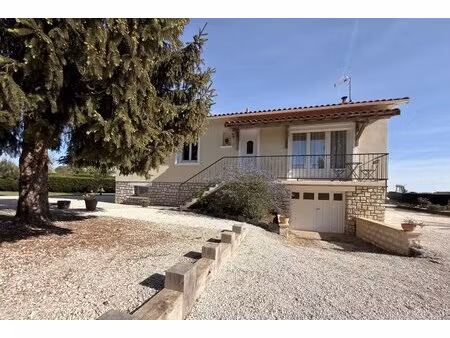 superbe pavion rénovée avec jardin clos et grand sous-sol  proche ruffec