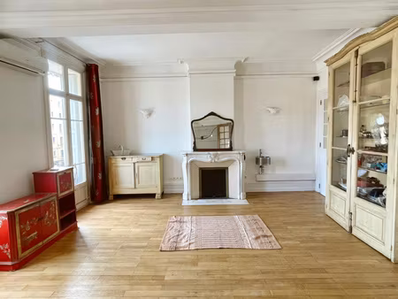 appartement bourgeois de 160 m² au cœur de la place de la république.