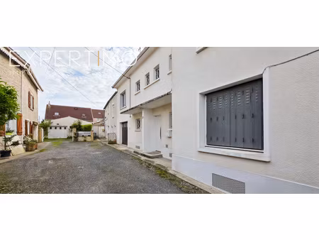 appartement de plain-pied esprit maison avec terrasse  jardin  garage et dépendances