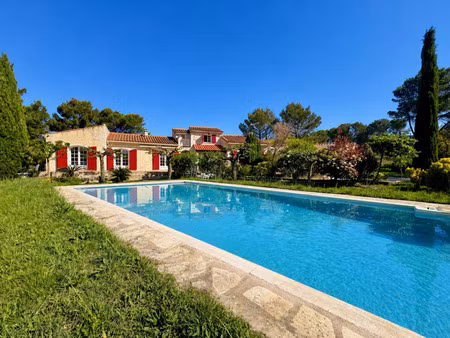 ventabren – maison de charme majoritairement de plain-pied avec piscine sur plus de 6000 m