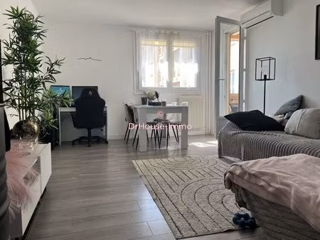 13011 la valbarelle : bel appartement t3 de 68 m2 environ avec balcon au calme