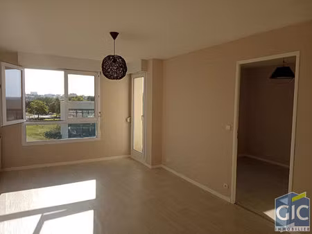 f2 a louer proche campus 2