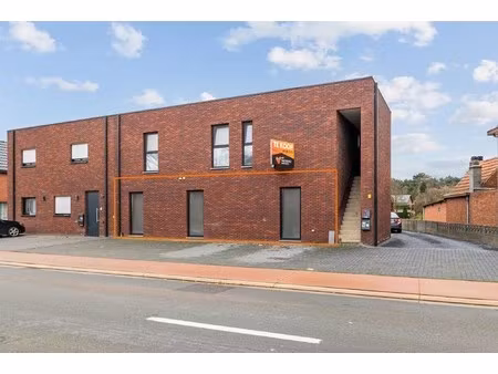 perfect onderhouden gelijkvloers appartement met 3 slaapkamers en private tuin van 8a90ca 