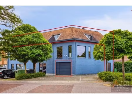 zéér ruim  te renoveren appartement met 3 slaapkamers!