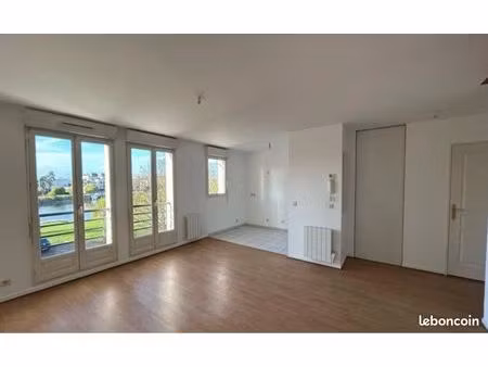 apparemment 3 pièces