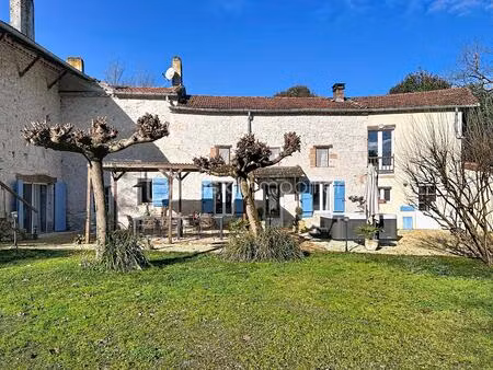 maison de 472 m² à astaffort