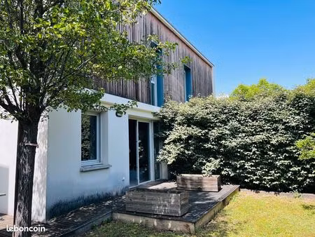 maison moderne  lumineuse avec 4 chambres