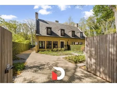 statige halfopen woning op toplocatie te st-kruis/assebroek