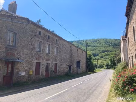 maison bourbonnaise / bourbonnais-style stone house