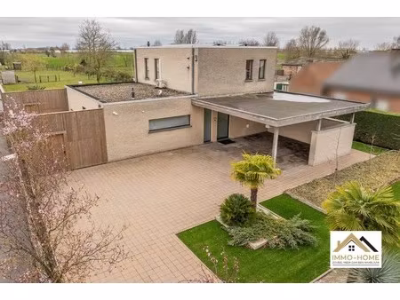 vrijstaande woning met 3000m2 grond en landelijk uitzicht!!