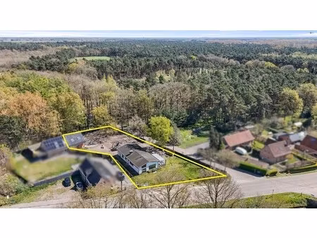 volledig te renoveren bungalow op een ruim perceel te moerbeke