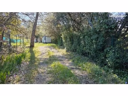 terrain de loisirs clôturé viabilisé