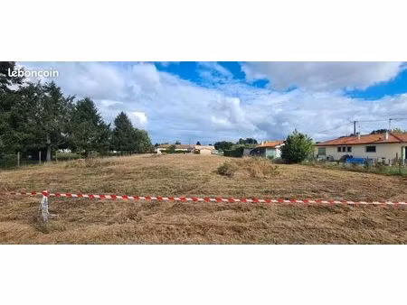terrain constructible 2200m2 ambarès et lagrave