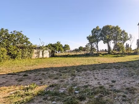 terrain de 709 m² à ambon