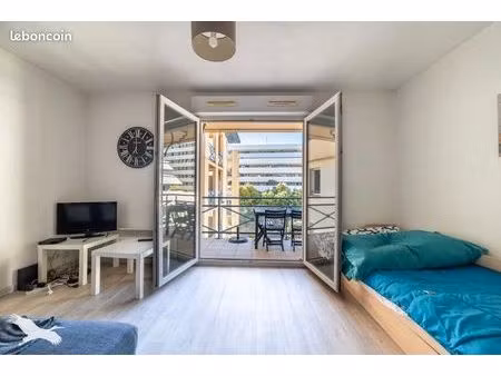 studio 1 pièce 25 m²